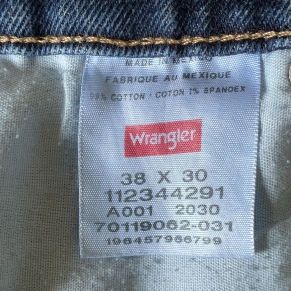 Wrangler Blue Relaxed Fit Jeans Classic Denim - Picture 9 of 9